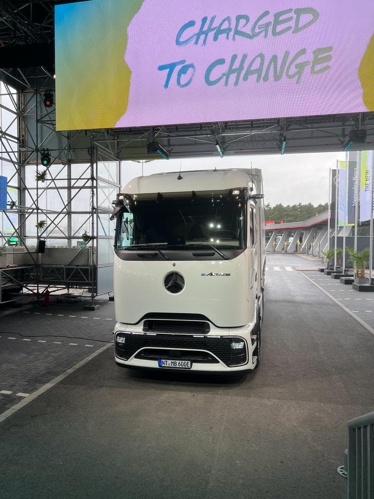 Mercedes-Benz Trucks celebrates world premiere of the battery electric long-haul truck eActros 600