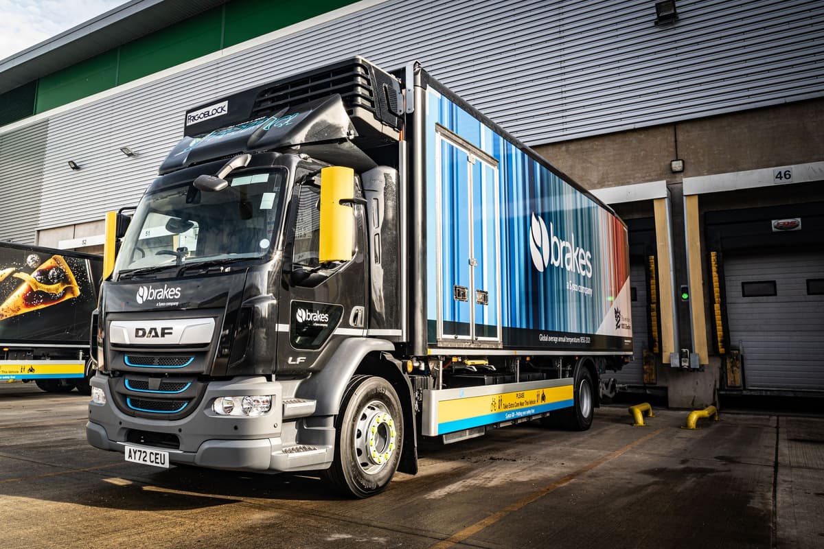DAF breaks into Brakes with first DAF LF Electric with ‘Climate Stripes’