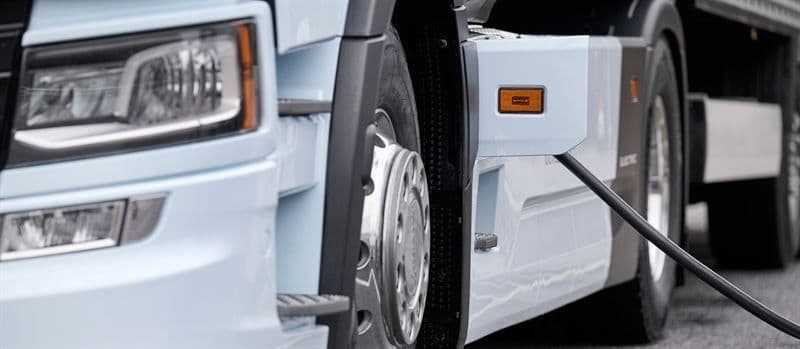 Scania, SKF, and LOTS Group are collaborating to promote sustainable logistics by launching one of Europe’s longest routes for battery electric vehicles (BEVs).