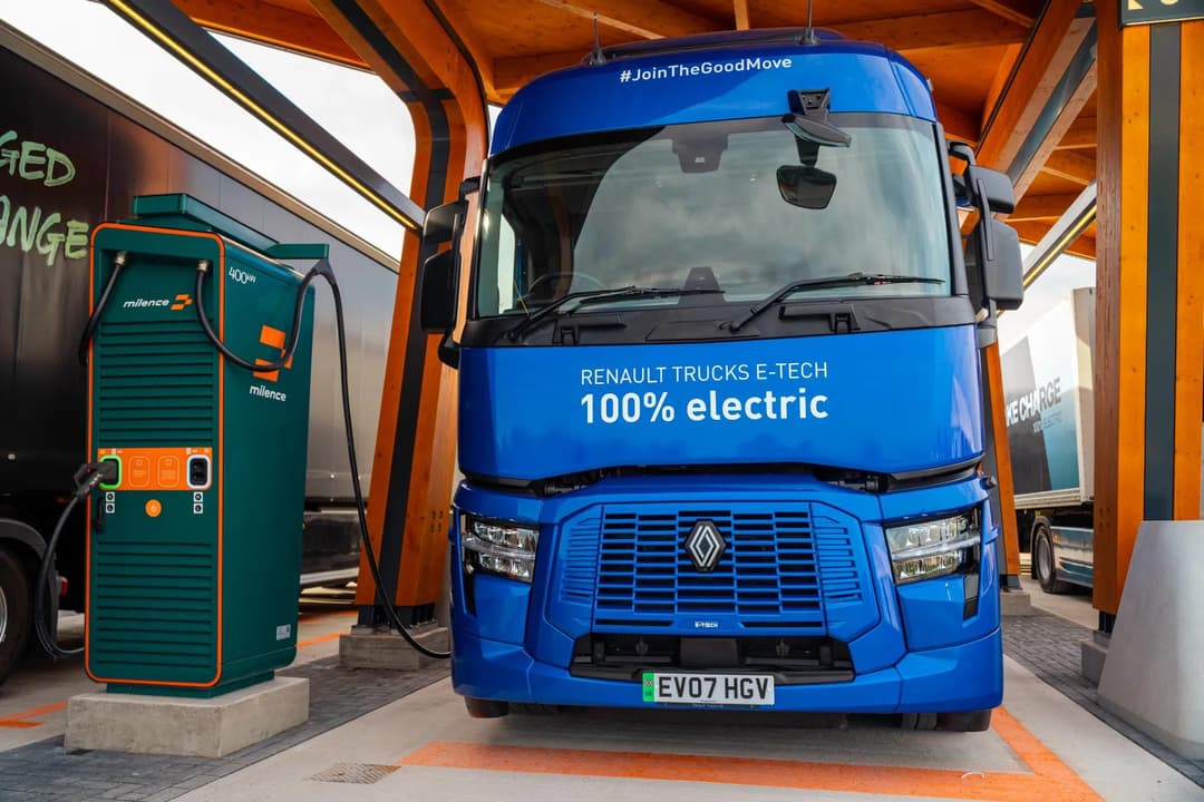 Renault Truck charging at Milence station