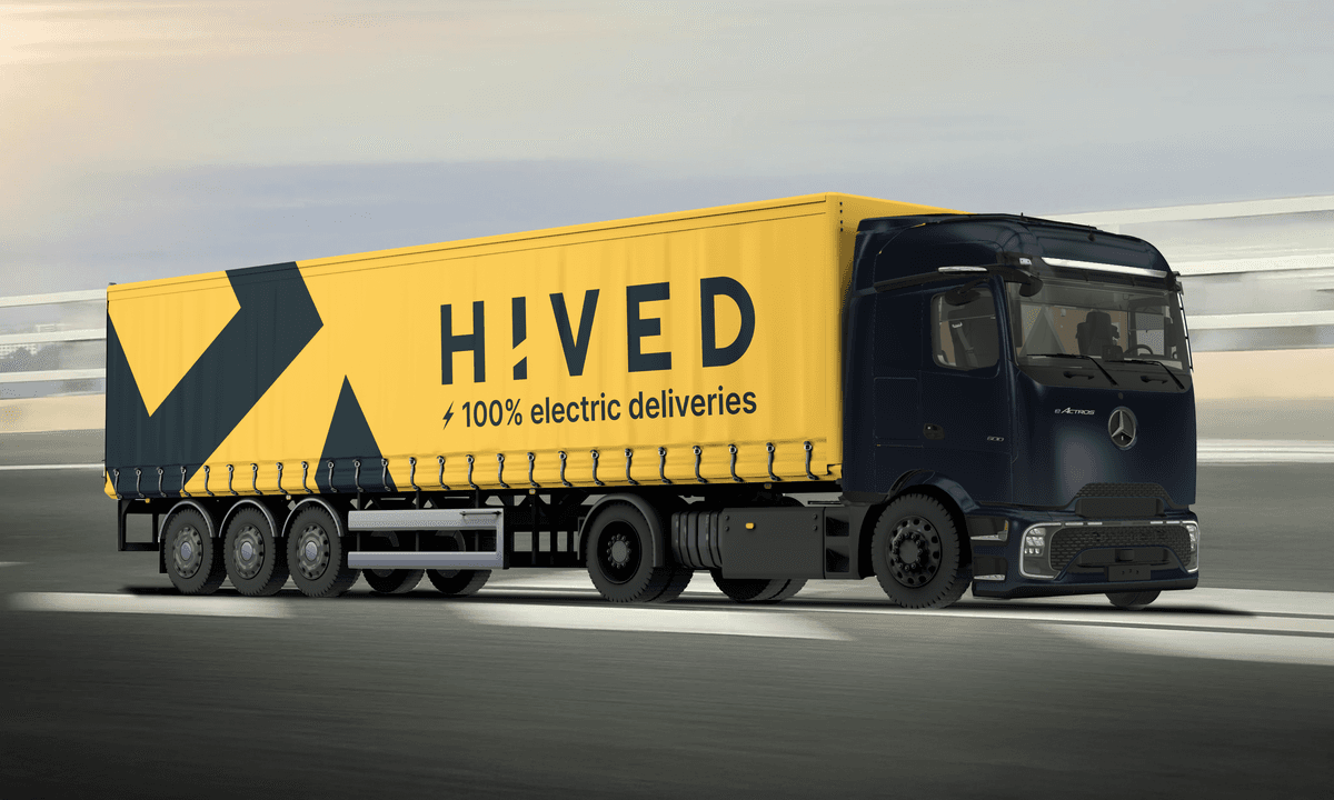 HIVED expands UK’s first fully electric parcel delivery network with 11 eActros from Mercedes-Benz Trucks