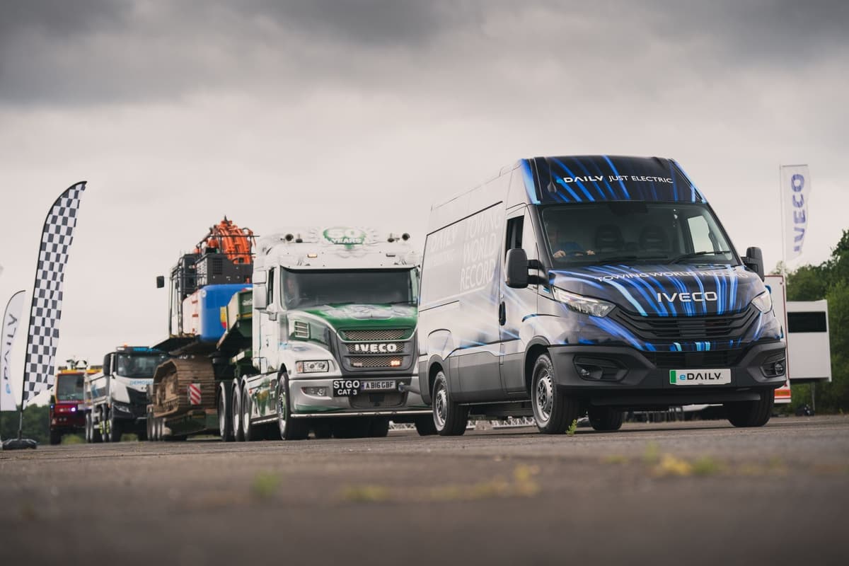 IVECO eDaily tows over 153 tonnes to claim Guinness World Record™