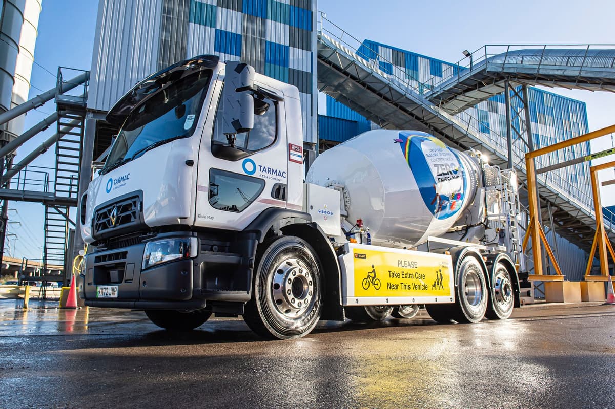 UK's first all-electric mixer demonstrates pathway to low carbon logistics